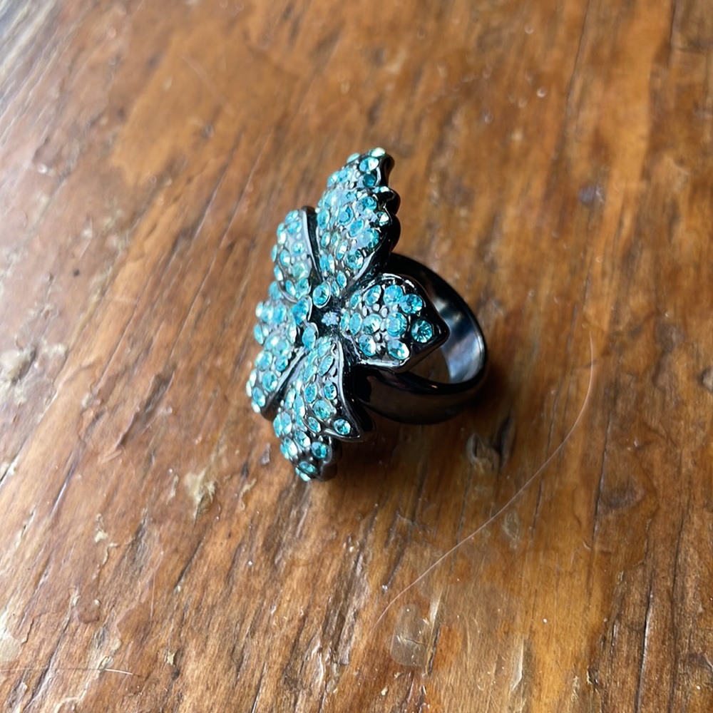 🌻3 for $25🌻 Rhinestone ring - Picture 2 of 7
